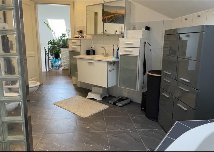 modernes Badezimmer